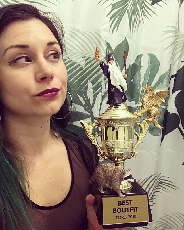 seafoamgreenway's tweet image. Oops I did it again! .
.
.
Thanks trophy wizards, you really captured my essence #toderby #smokecitybandits #boutfit #wizard #targaryen #trashpanda #™️ ift.tt/2R2vxjJ