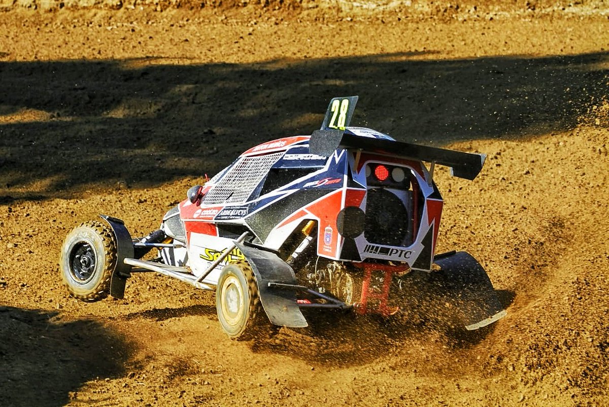Quinto puesto en los entrenamientos oficiales del Autocross de Rianxo. No hemos podido adaptarnos a las condiciones del circuito, con zonas muy rotas. En la semifinal intentaremos pelear para salir en una buena posición en la gran final. 
<a href="/Semog_Racing/">Marketing Semog</a> <a href="/mbpress_es/">Mbpress</a>