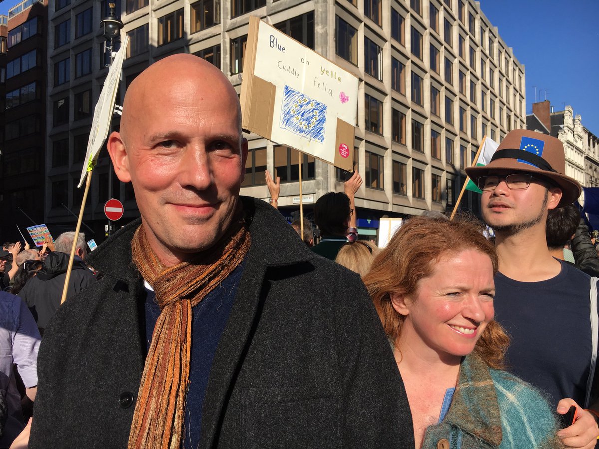 Henry Playfoot, communicant, 46 ans, “heureux et fier” du succès de la manif contre le Brexit. “On sait que ce défilé est vain, mais comment pourrais-je regarder mes enfants dans les yeux si je n’y avais pas été”.