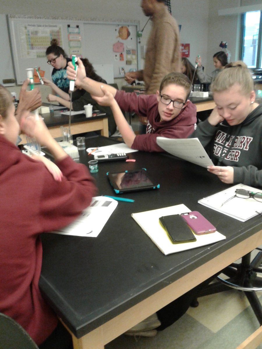 SherrieMorin22's tweet photo. Saturday morning AP Chemistry. Discovering Beers Law. #MHSscience @WoolieJrSrHS https://t.co/PODpb3baVu