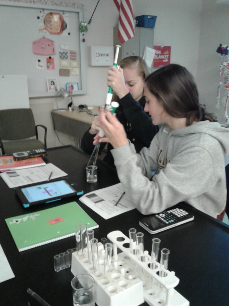 SherrieMorin22's tweet photo. Saturday morning AP Chemistry. Discovering Beers Law. #MHSscience @WoolieJrSrHS https://t.co/PODpb3baVu
