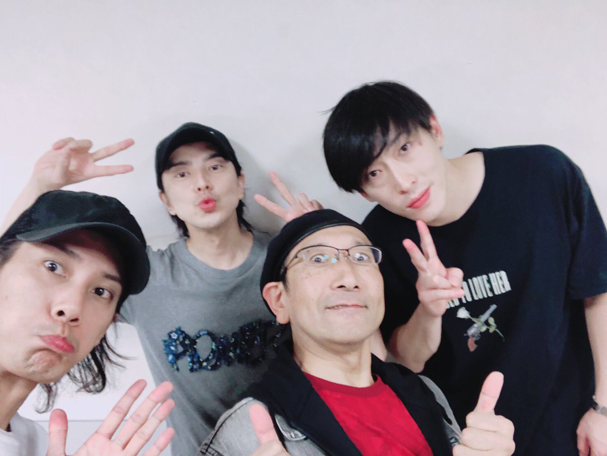 内田滋 Shigen ハイキュー1日目が無事終わりました ご来場くださった方々 ありがとうございました 今回 大人組 の楽屋は 川下大洋さんも加わって4人になりました んでもって 明日も2回公演となります 頑張りまうす 演劇ハイキュー 川下 内田滋 Shigen ハイキュー1日目が無事終わりました ご来場くださった方々 ありがとうございました 今回 大人組 の楽屋は 川下大洋さんも加わって4人になりました んでもって 明日も2回公演となります 頑張りまうす 演劇ハイキュー 川下