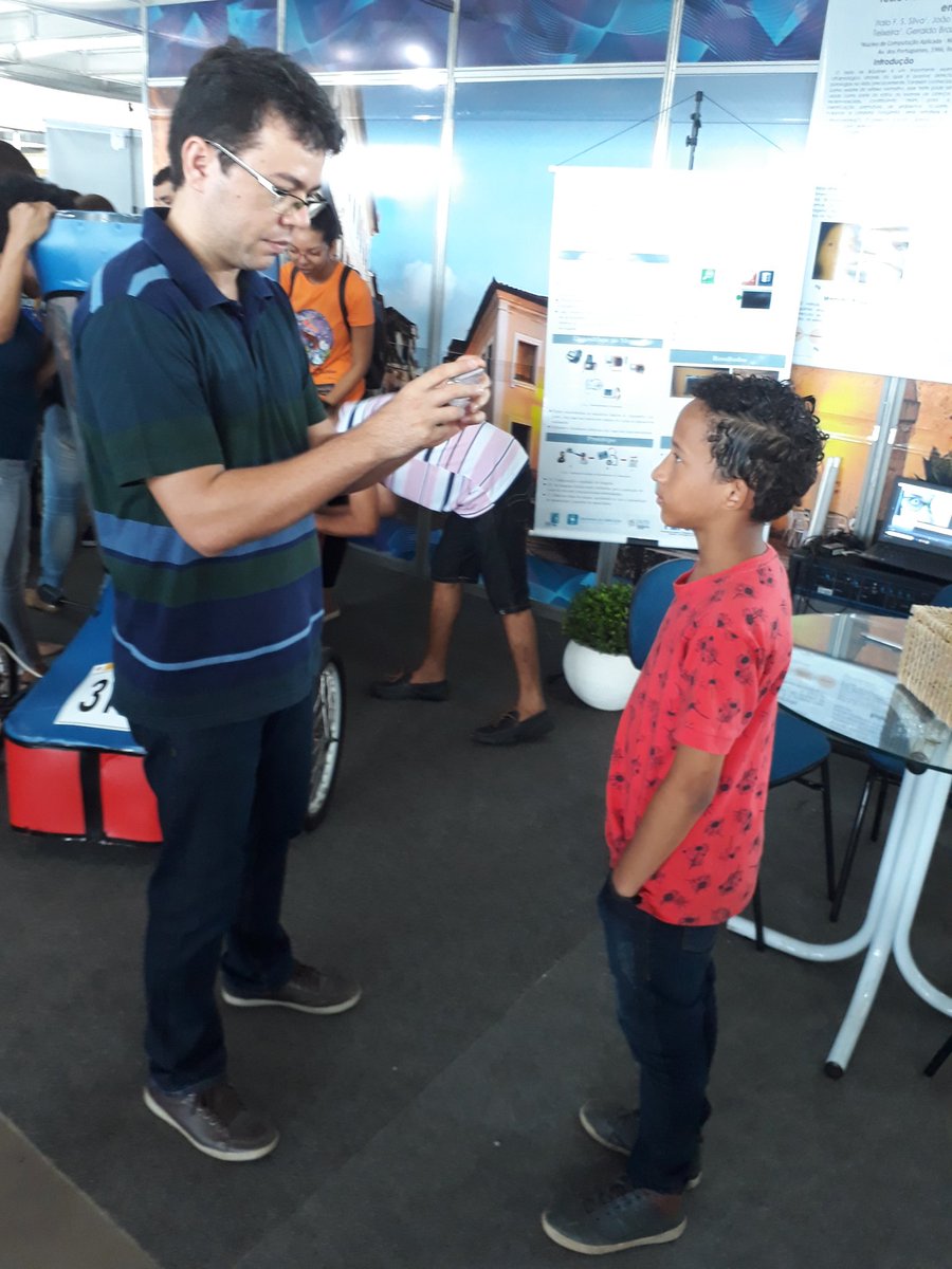 fapema_maranhao's tweet photo. Ao participar do teste automático de patologia de visão, no estande da @fapema_maranhao, o aluno da UEB Menino Jesus de Praga, de 11anos, Estevão Rian de Melo, mostrou sua satisfação. "Gostei muito. Fiquei feliz em saber que não tenho nenhum problema na visão", disse. #SNCT2018 https://t.co/IhON5soT6R