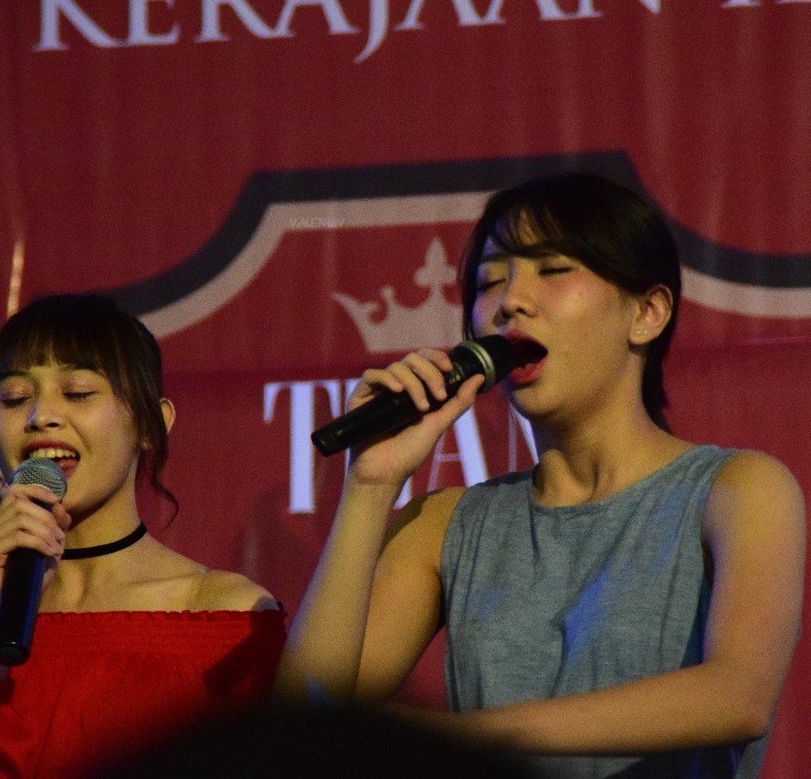 Ketika kamu lagi kerja tapi rasa kantuk dan rasa ingin bersin menghampiri jadi satu... Hehe
WAKE UP kali nju kan lagi kerja.. 
@shaniaJKT48