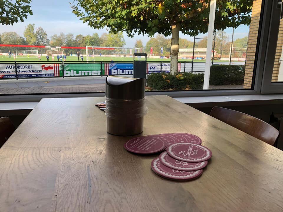 BuroMel's tweet photo. Vanochtend samen met @AdelinLankveld op pad geweest om de @talententuin te promoten! Heb jij onze #bierviltjes al gespot in de #Achterhoek?! 😄👊🏻 https://t.co/C6yECJcYIb… https://t.co/uJLlGw2oUs