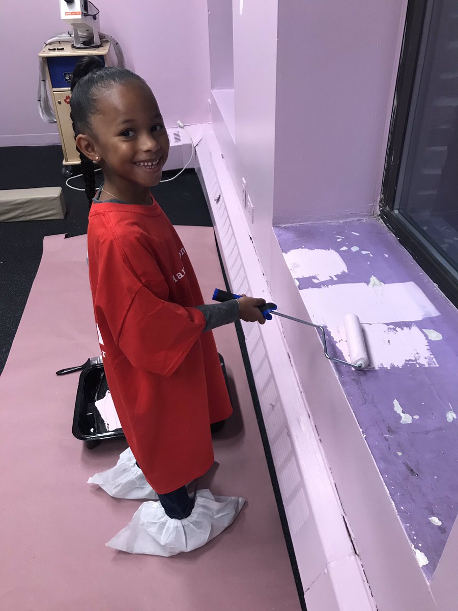 JoeyMartino1366's tweet photo. My lil princess helping paint her favorite color on the wall of Atlas school for autism. #heroes #project #lowes #volunteer #autism #school #fun https://t.co/r3YuAZrz8z
