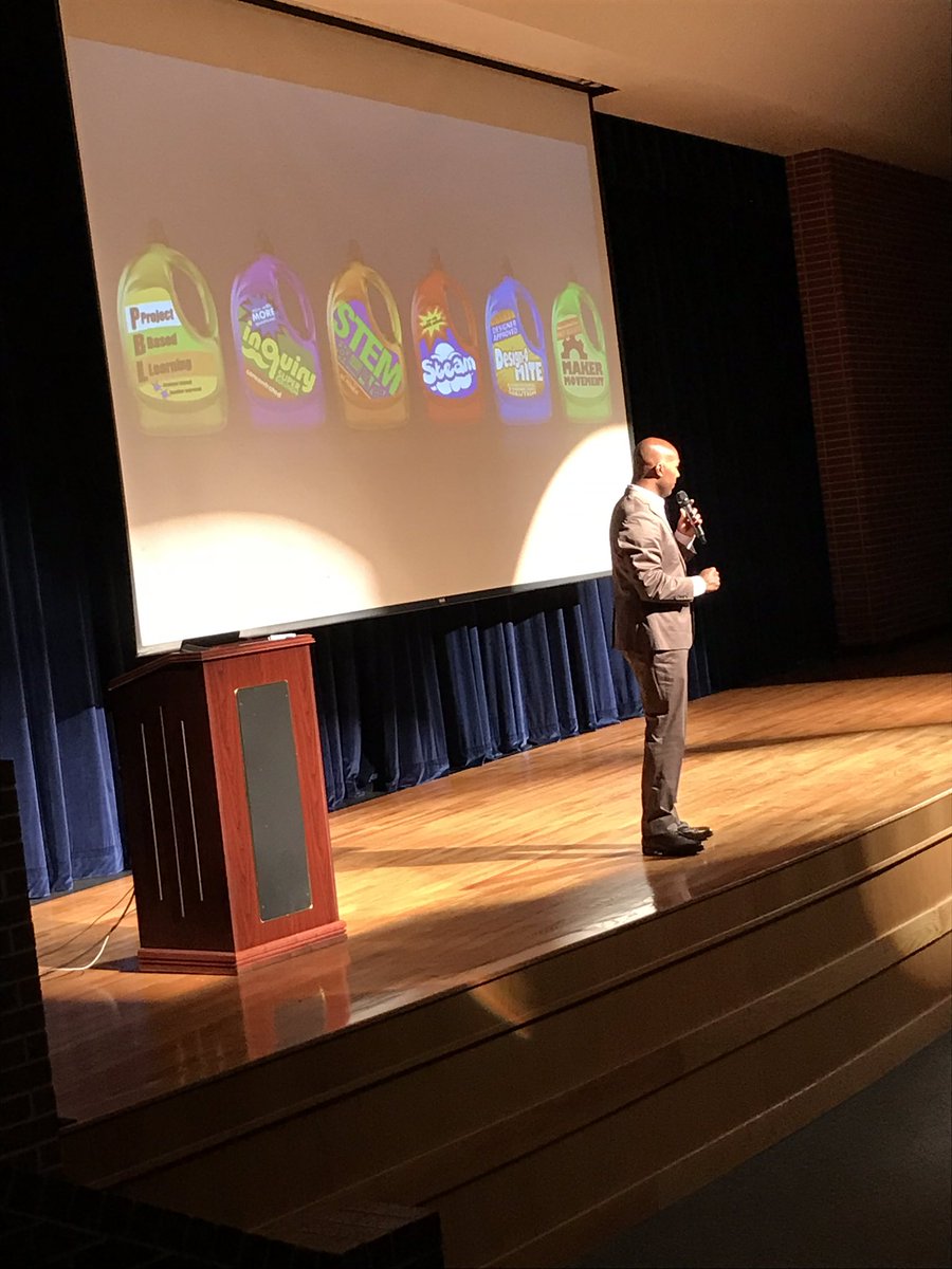Mocha_Minds's tweet photo. Pedagogy doesn’t matter if you don’t have the right culture in your school. -Ken Shelton #TCCA18 https://t.co/2ZHlMUFBhR
