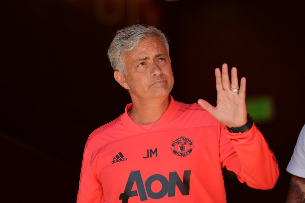 BerkoRich's tweet photo. +6 mins additional time, Come on @ManUtd
♐️@ChelseaFC 1-2 @ManUtd 🔴
#CHEMUN #IstandWithJose https://t.co/epC9aa1VrZ