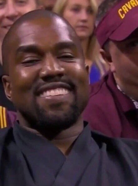 PyeparFaisal's tweet photo. Chelsea fans at the beginning of the game

VS

Chelsea fans at the end #CHEMUN 😂 https://t.co/olz3NH13Bp
