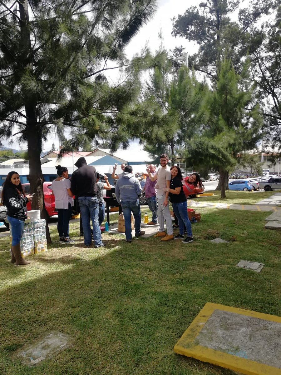 GmaCampus's tweet photo. BBQ DAY! 🍔 The Team builder with al the agents and staff members #FunAtWork #CoolEnvironment #BBQDay #DeliciousFood @ATTDonaldShaw @Rafa_mn8 @JoseSan89280533 https://t.co/UGm1C7IcVz