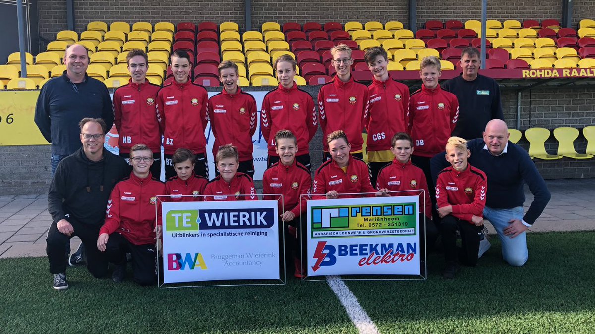 ⁦<a href="/RohdaRaalte/">ROHDA Raalte</a>⁩ JO15-4 weer helemaal in het nieuw met dank aan de sponsoren BWA accountants, ⁦<a href="/beekmanelektro/">Beekman Elektro BV</a>⁩, te Wierik specialistische reinigers en Rensen agrarische loonwerkers!
Namens de kids bedankt👍