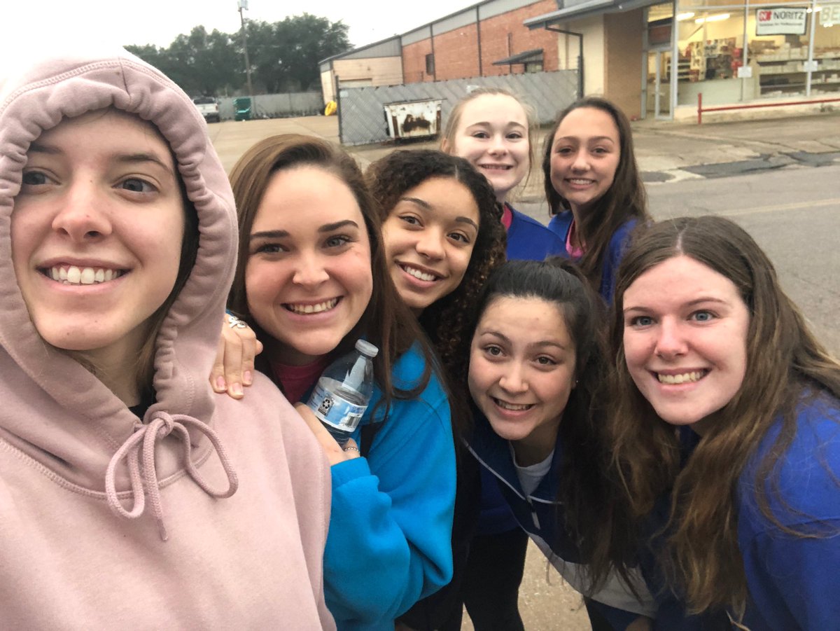 SavageStormVB's tweet photo. #SEvball girls helping out at #ColtonsRun this morning ☺️ https://t.co/Axbs4bZliY
