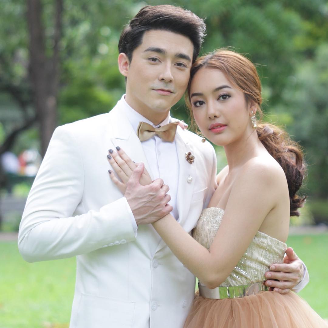 พี่เอิร์ธคะวันนี้เนมว่าเราต้องหลบหินกันดีๆ มาเป็นพายุแน่ค่ะ #เอิร์ธเนมร้ายโลกจำ  กับบทสุดท้าทาย #ริมฝั่งน้ำ คืนนี้ ตอนจบ 
instagram.com/paujinjong