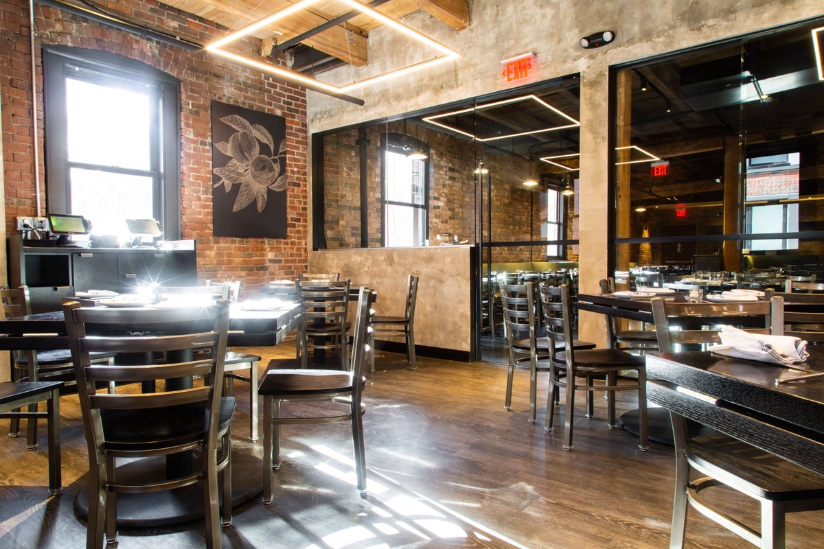 TrilliumFortPt's tweet image. Secret's out, we're open at 50 Thomson Place. During this preview, all are welcome to join us for food and beers as we get into the flow of service. Thanks for your patience as we settle in - hours are 11a-11p. Mark your calendars for a grand opening bash on Monday, October 29th.