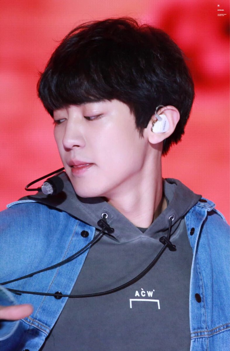 KBoard1127's tweet photo. #찬열 #chanyeol 181020  부산 BOF ✨✨✨✨✨ https://t.co/9wylC7C7gn