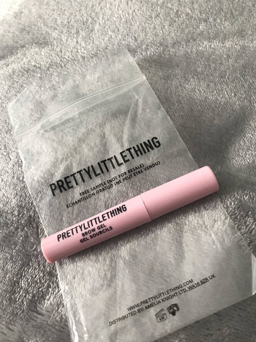 TarynJBanner's tweet photo. When @OfficialPLT send you little treats in your parcel but also a ‘petite’ jumpsuit made for giants what’s going on???!!! https://t.co/DdXMnWZqxO