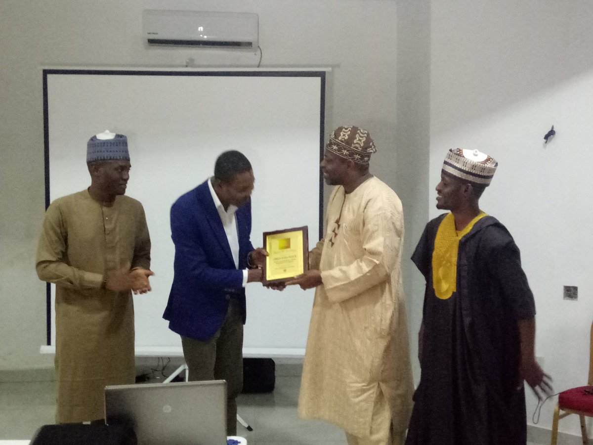 reallarrysam1's tweet photo. @NigSocialdig Mal. Abdulrahman Balogun presenting an award to Mr. Jibrin Baba Ndace at Nigeria Social Media Summit 2018 in Abuja.
#nsms2018 https://t.co/DIA1L78C27