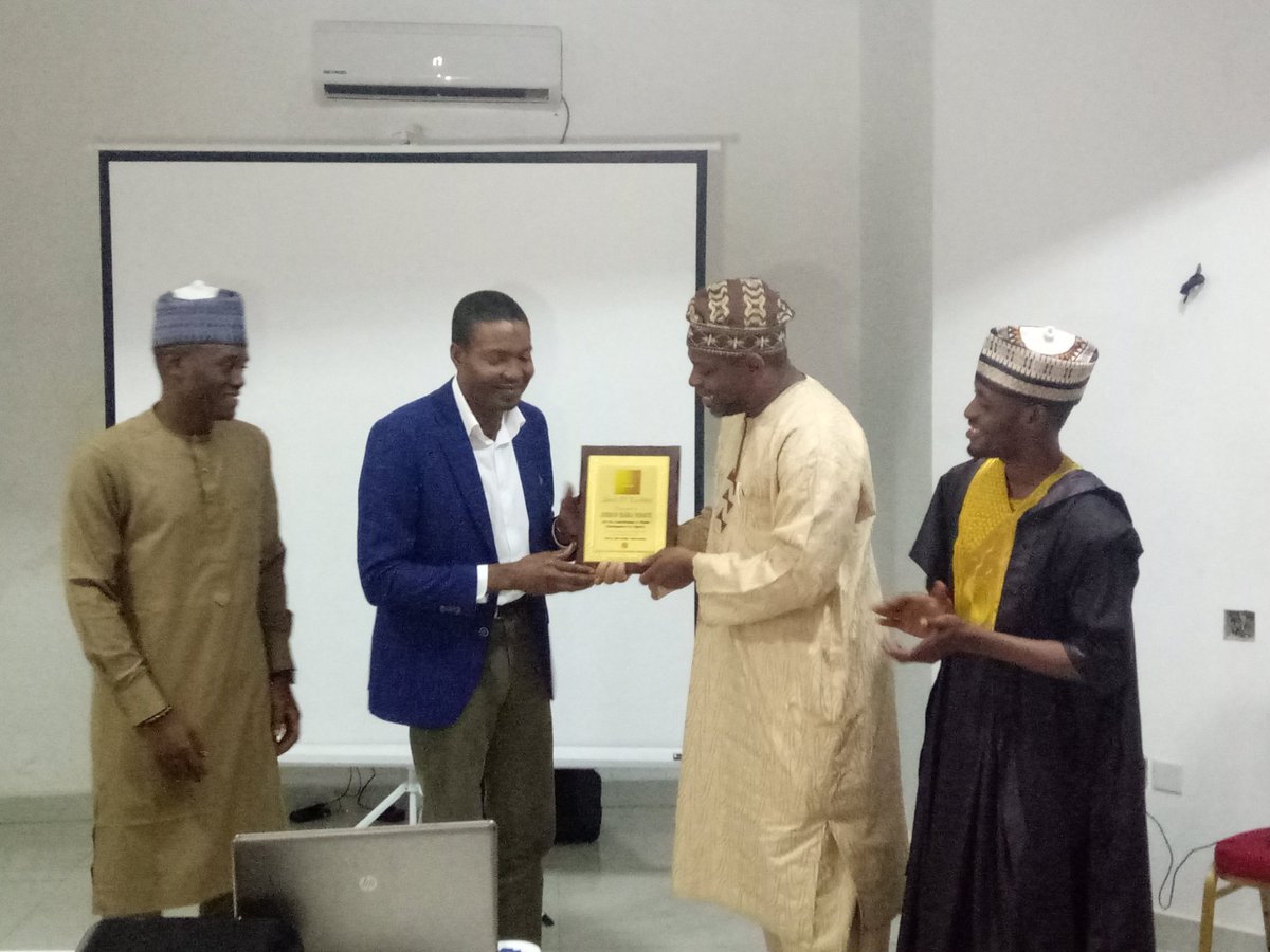 reallarrysam1's tweet photo. @NigSocialdig Mal. Abdulrahman Balogun presenting an award to Mr. Jibrin Baba Ndace at Nigeria Social Media Summit 2018 in Abuja.
#nsms2018 https://t.co/DIA1L78C27