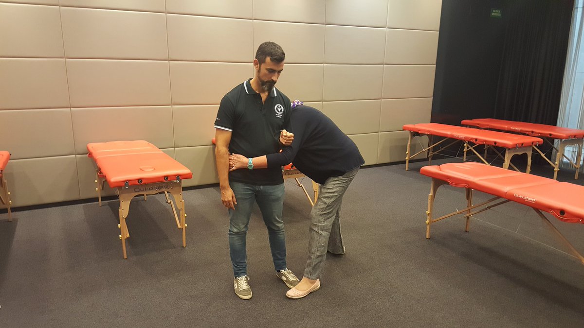 mckenzie_es's tweet photo. Práctica de corrección del Lateral Shift con Jenny Ross
#JAMDT #FisioMDT 
💻 https://t.co/LlcWbwuAVI
📧 infomdt@mckenzie.es https://t.co/IK8Qx7mDlU