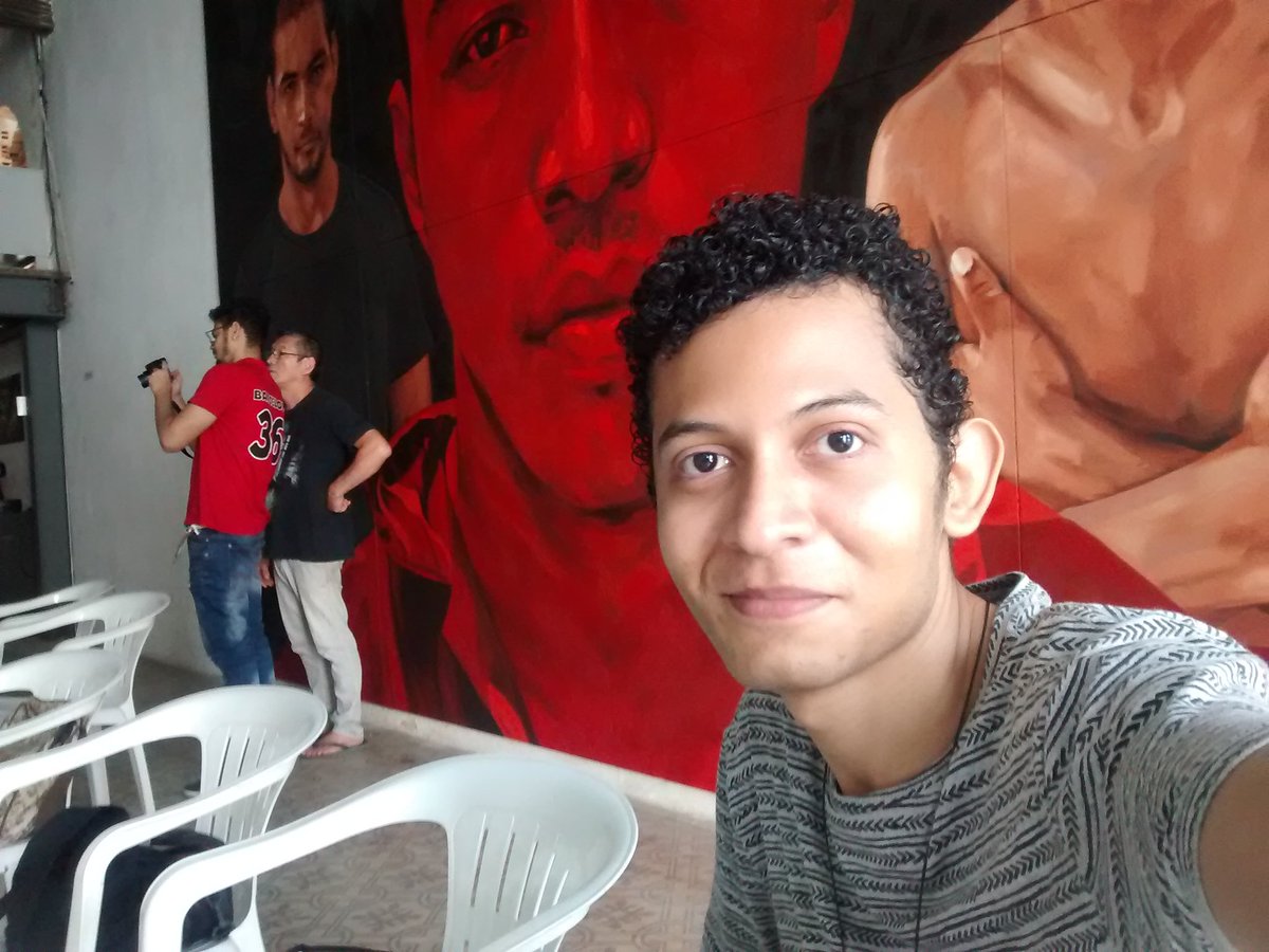 aires_fernando's tweet photo. Estudando sobre fotografia com um dos mestres. 📷 https://t.co/anmPUKvLpu