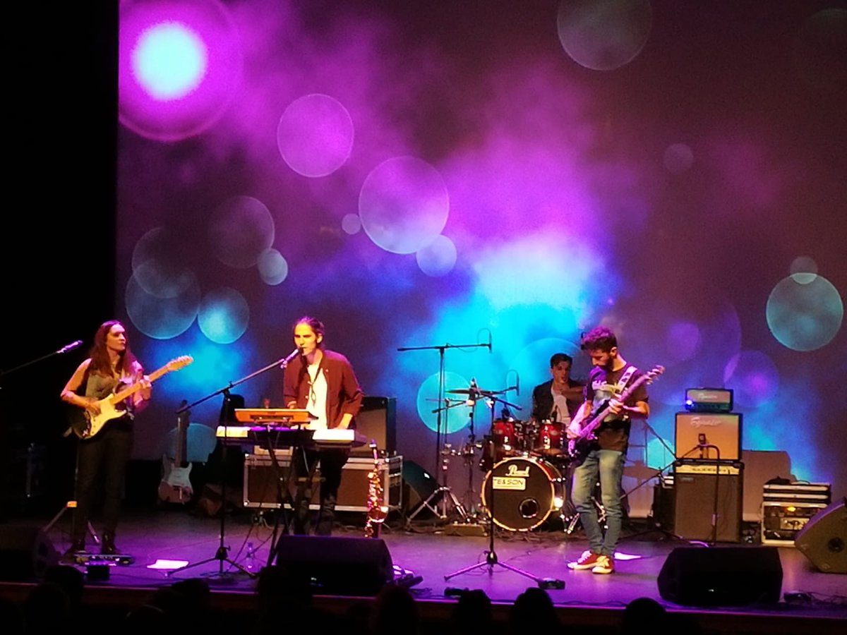 AyuntamientoVLL's tweet photo. Anoche se celebró la final del concurso #DemoExpress, a la que asistió el concejal @alberbustos para participar en la entrega de premios a los ganadores @HiD3A, y a los finalistas @BloW_banD y #Taiga.
¡Enhorabuena por hacer que la música de #Valladolid siga creciendo! https://t.co/qRI15GZDpk