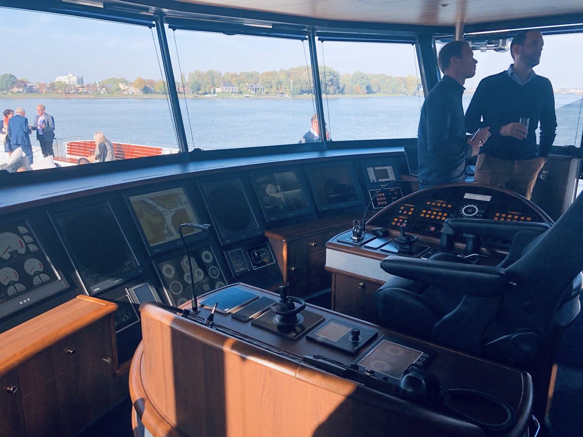 Shipping_Tech's tweet image. Het 2e schip is aangesloten op de blackbox van Shipping Technology. Gisteren met het ST team bij de opening van het schip William Wordsworth van Scylla AG. Mega dank voor het vertouwen Robert Reitsma en wat een geweldig schip! #bigdata #artificialintelligence #proud #50moretogo