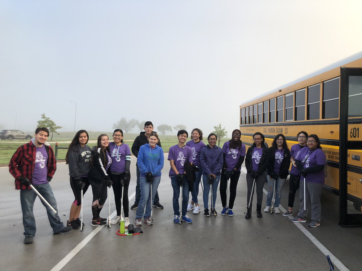 bosAVID's tweet photo. AVID and Key Club picking up litter together!!! Featuring special guest Mrs. Kylene Nash-Blasingame!!! #bettertogether #AVID #family #community #keyclub #litterstomp #bosproud #StaytheCourse #emsproud @boswellhs @ChandraT16 @judge_pamela @Kylenenashlit https://t.co/pH5AC1OumX