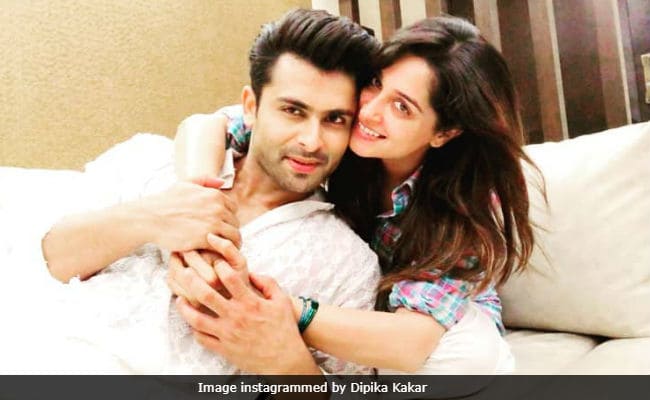 singh_robb's tweet photo. Tere Liye Hum Hain Jiyeh,
Honthon ko Siye,
Tere Liye Hum Hain Jiyeh,
Har Aansoo Piye,
Dil Mein Magar Jalte Reha,
Chaahat Ke Diye,
Tere Liye, Tere Liye Dipika love u 

#WeSupportDipikaKakar
@Shoaib_Ibrahim1 
@aishnalagra 
@myselfdiyaM 
@Priyankapatil70 
@Jeevan42654793 https://t.co/bLofSuDEta