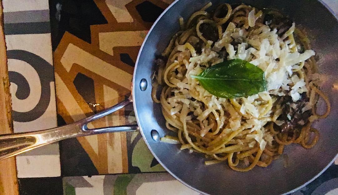 Anybody fancy a Pasta alla Nerano? Fresh pasta made with courgettes and melted caciocavallo cheese.
📷: @daniele_cenni_croccolo