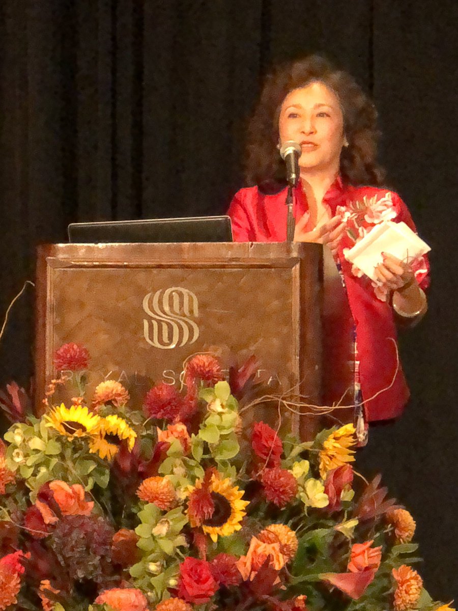 PilingChiu's tweet photo. The shining star is talking with PASSION🌟⭐️🤩👍.  My hat is off to Ying Jin, Teacher of the Year. #startalk18 https://t.co/cNNI9goeU8