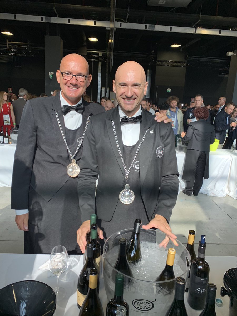 today presentation of VITAE, the Italian wine guide of the Sommelier Association #AIS : more than 2000 wine producers, 1000 sommeliers. Thanks to the president Antonello Maietta &amp; his team