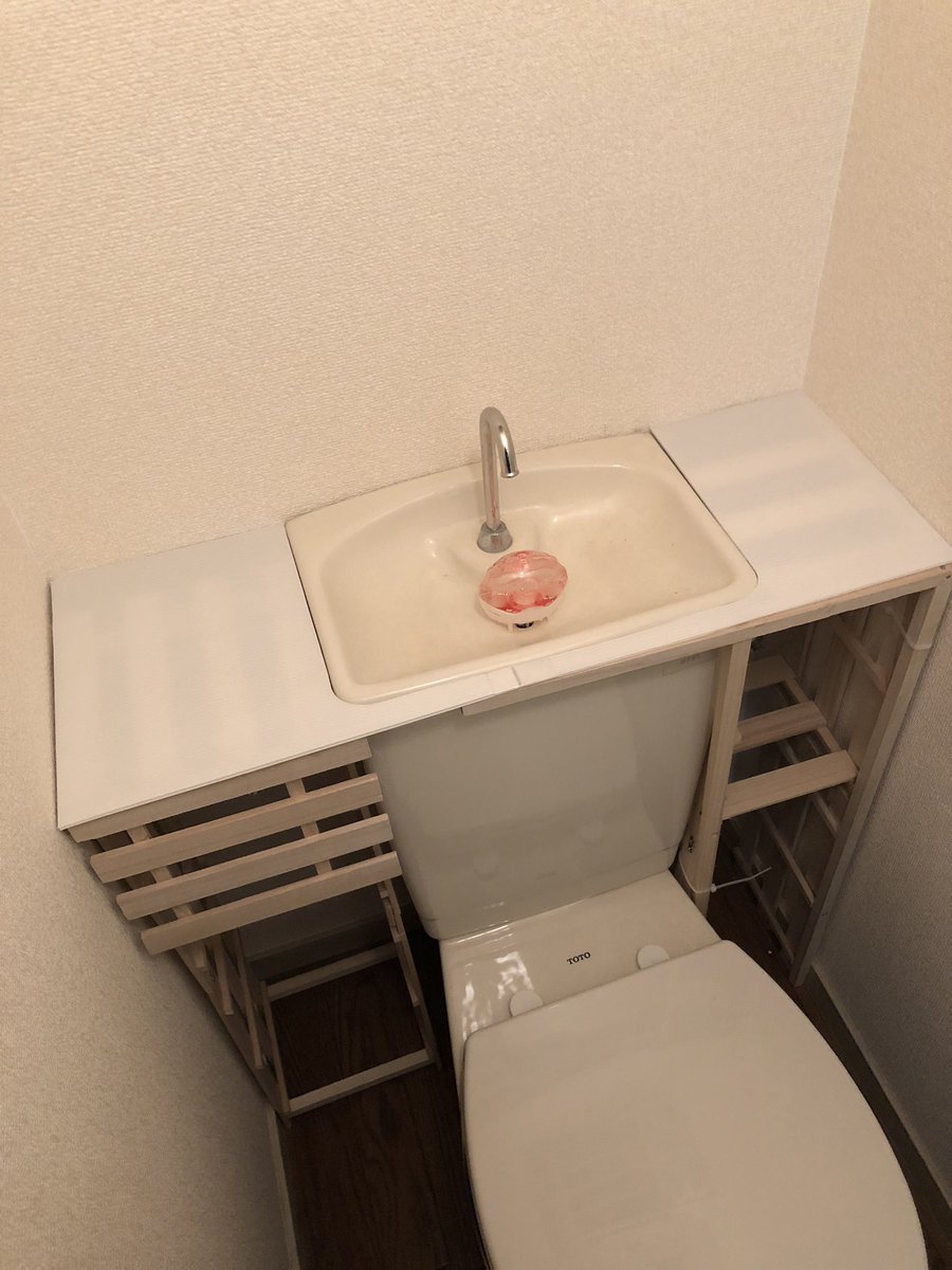 100均アイテムで賃貸住宅のトイレをタンクレス風にdiy 仕上がりが素敵すぎて これはやりたい と話題 Togetter