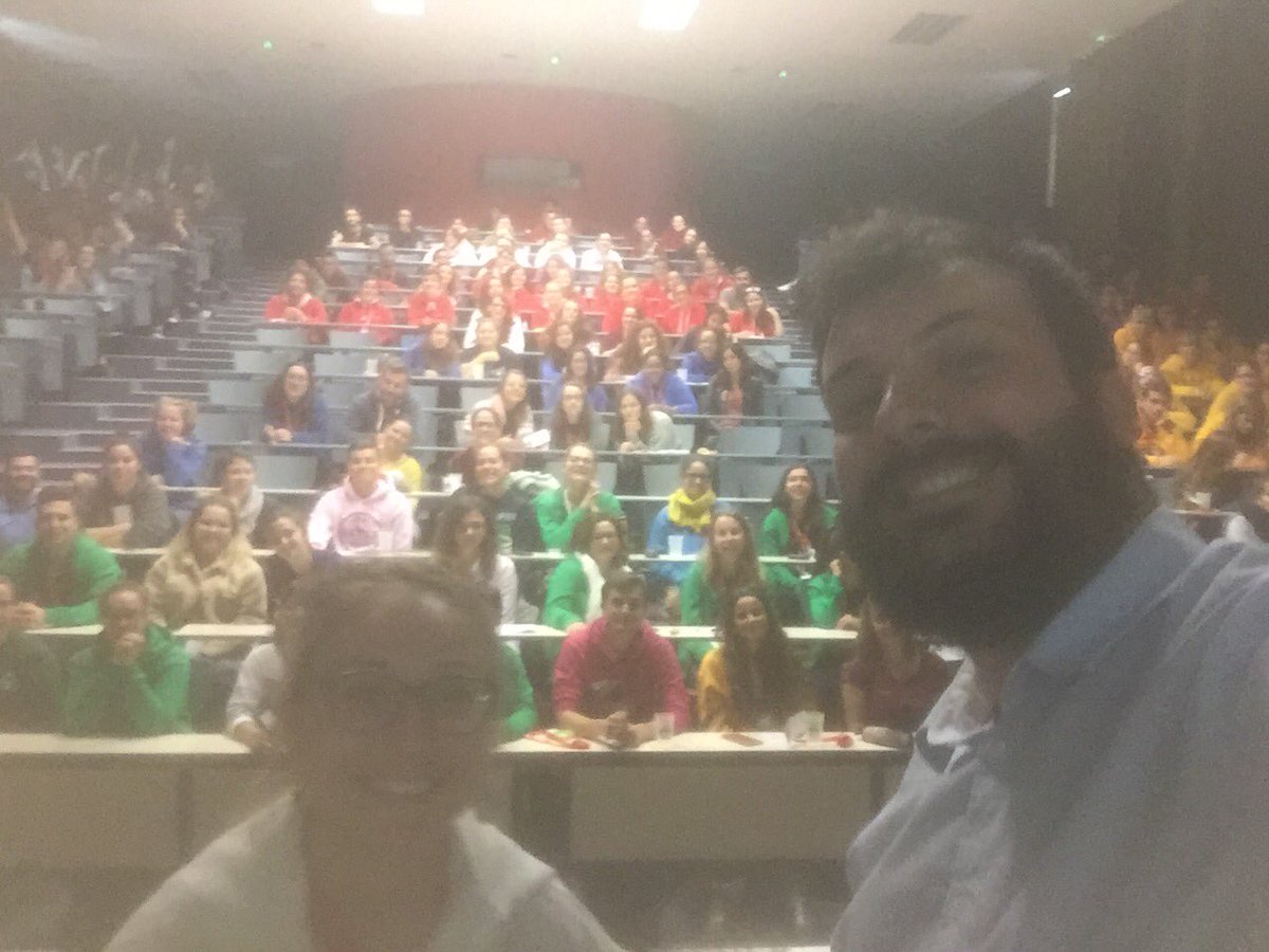 Theo_MKDE's tweet photo. Merci @UNAEE pour votre confiance à la présidence de séance de votre AGO. Je souhaite le meilleur à la liste fraîchement élue, et redis toutes mes félicitations au BN17-18 pour son engagement. L’interpro étudiant aujourd’hui sera au service du patient demain.
Cc @La_FAGE @La_FNEK https://t.co/xa3uRqhqC0