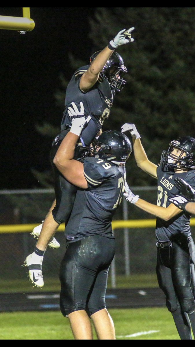 Jared0044's tweet photo. Hard to believe I played my last snap with my best buddies last night. Lots of great memories over the years being a CL Lion.  There’s not a better place to grow up and play ball than Clear Lake, Iowa.  🐖🤘🏈 https://t.co/o2vg68xsEo