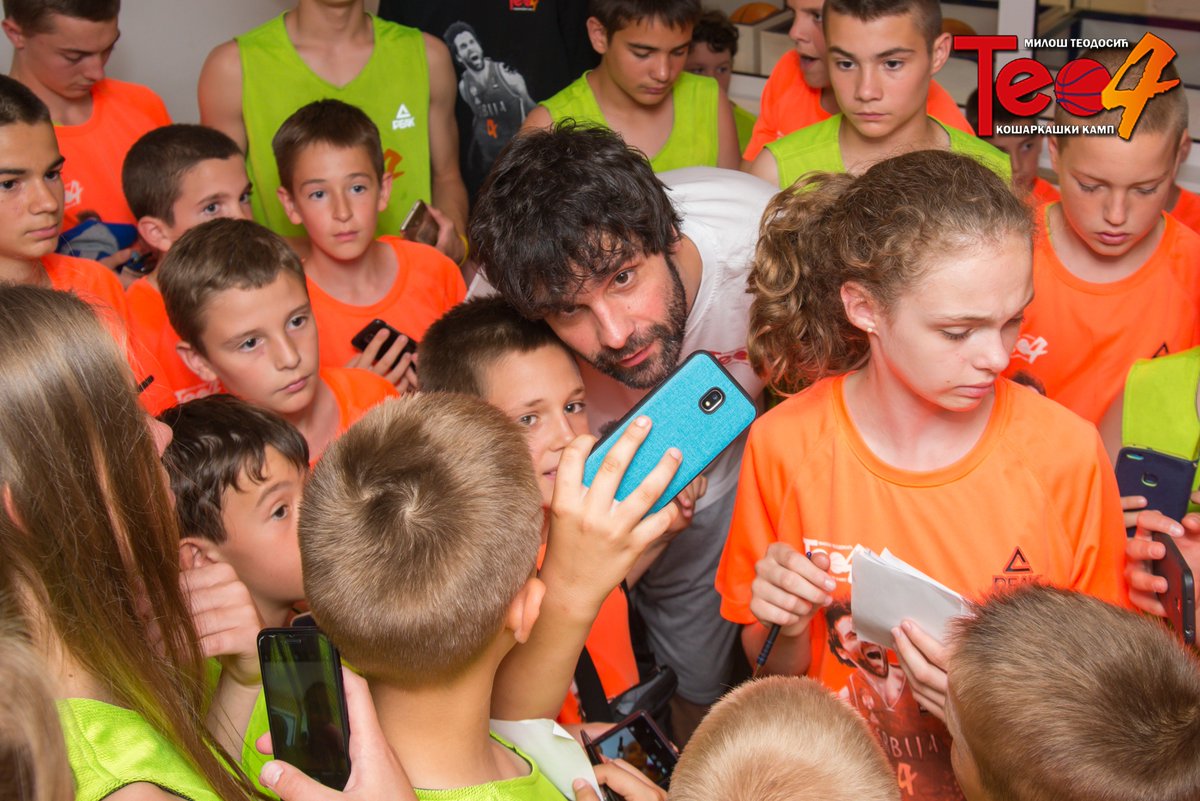 Da li ste spremni za novo druženje sa Milošem Teodosićem? 

Kamp #teo4 od 20. juna do 15. avgusta na Srebrnom jezeru. Čekamo vas.