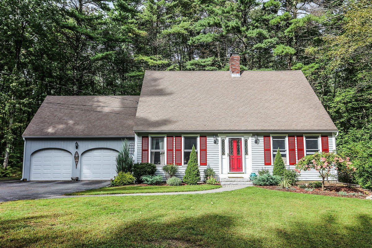 AnnetteKuhnREA's tweet image. #JUSTLISTED:
Check out this move-in ready 3 bedroom, 2-1/2 bathroom #Brookline #NH home on 1.83 private acres.

Contact me for more information or to schedule a private showing.

property.listreports.com/rJluK5fOoQ/4-m…

#house #forsale #realestate