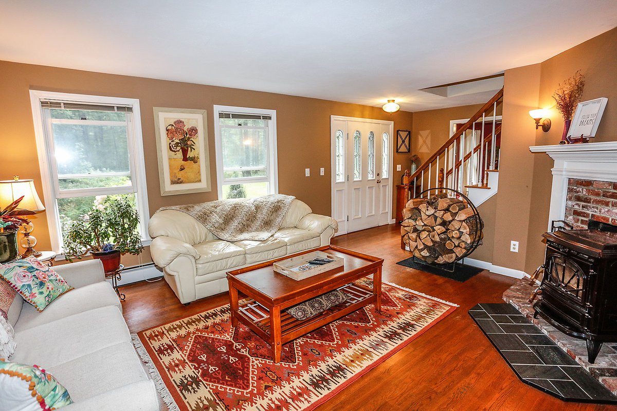 AnnetteKuhnREA's tweet image. #JUSTLISTED:
Check out this move-in ready 3 bedroom, 2-1/2 bathroom #Brookline #NH home on 1.83 private acres.

Contact me for more information or to schedule a private showing.

property.listreports.com/rJluK5fOoQ/4-m…

#house #forsale #realestate