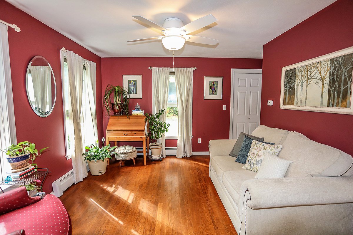 AnnetteKuhnREA's tweet image. #JUSTLISTED:
Check out this move-in ready 3 bedroom, 2-1/2 bathroom #Brookline #NH home on 1.83 private acres.

Contact me for more information or to schedule a private showing.

property.listreports.com/rJluK5fOoQ/4-m…

#house #forsale #realestate