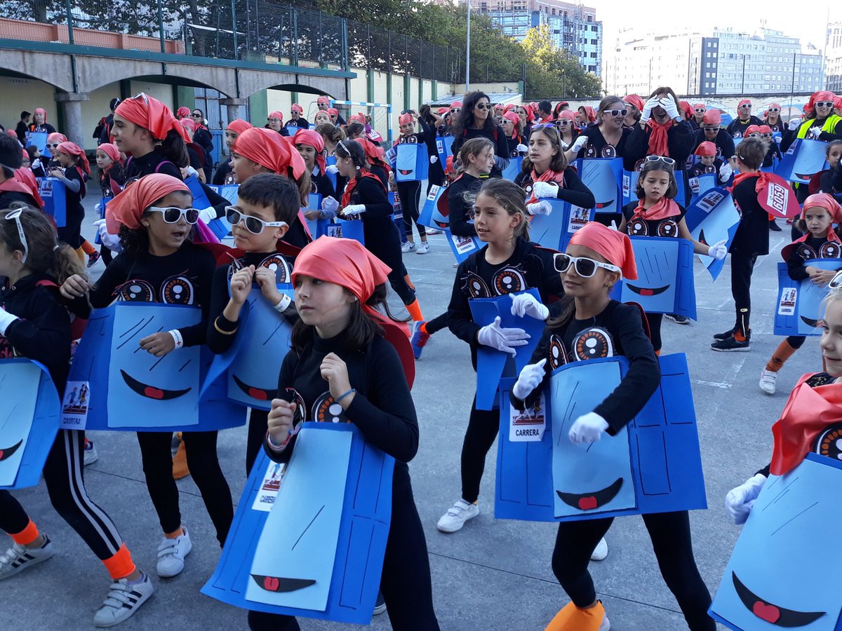 NachoLouro's tweet photo. #EsclavasSeMueve con pedagogía del corazón. Todos listos para la carrera #Enki2018. Por la integración, el respeto y la solidaridad con #ocio y #deporte. #jugandoaganar #EnkiEsclavas https://t.co/4RMg68PK7b
