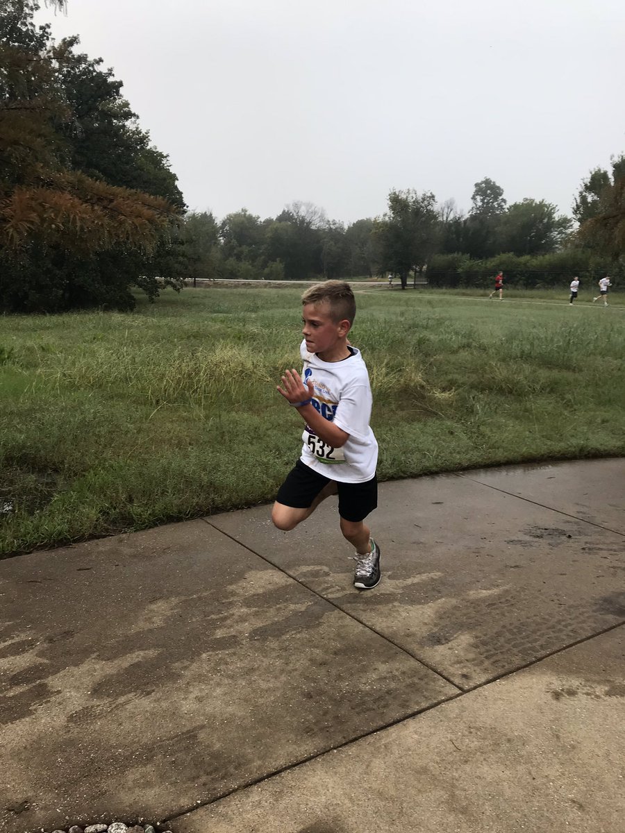 SarahFirsching's tweet image. LOVED the Fierce color run and all the PYP reppin this morning!! So many families, teachers and sweet faces! Stay fierce for Sawyer!! #waexcels
