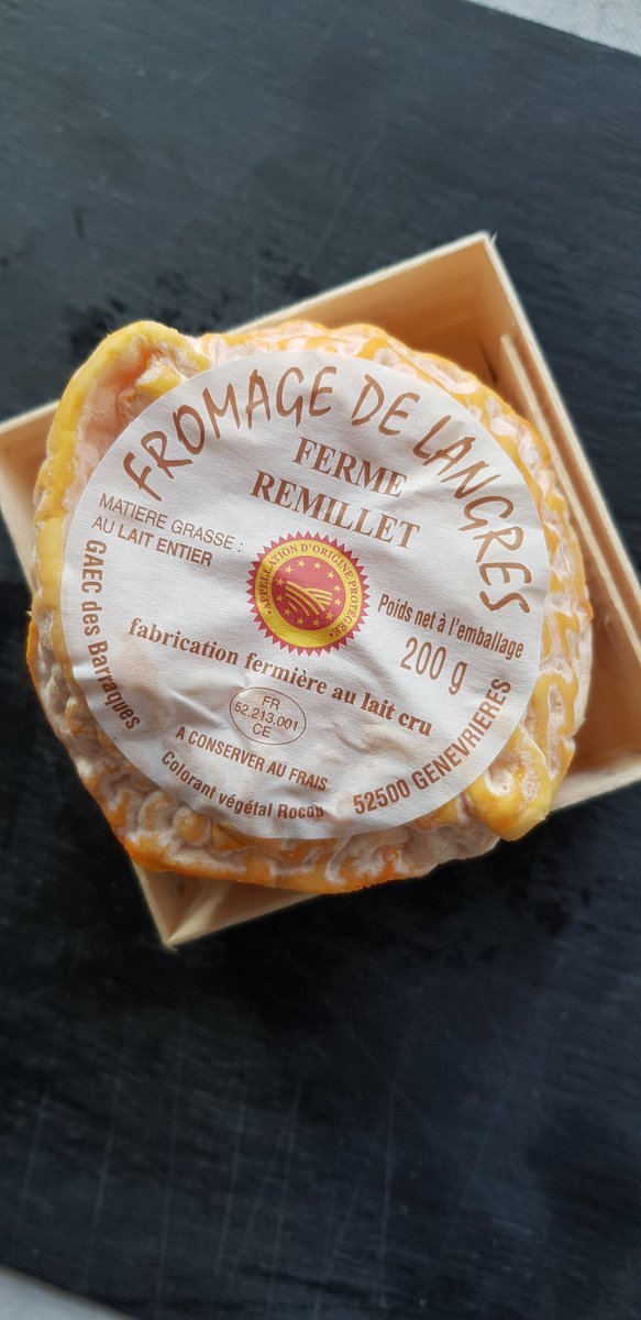 lacuisineparis's tweet photo. We could not decide on which #Fromage we we're craving for today's Fromage and Wine class, so we bought four! #cheeseaddicts https://t.co/xafUDQjavK https://t.co/nS4mGsLxfb