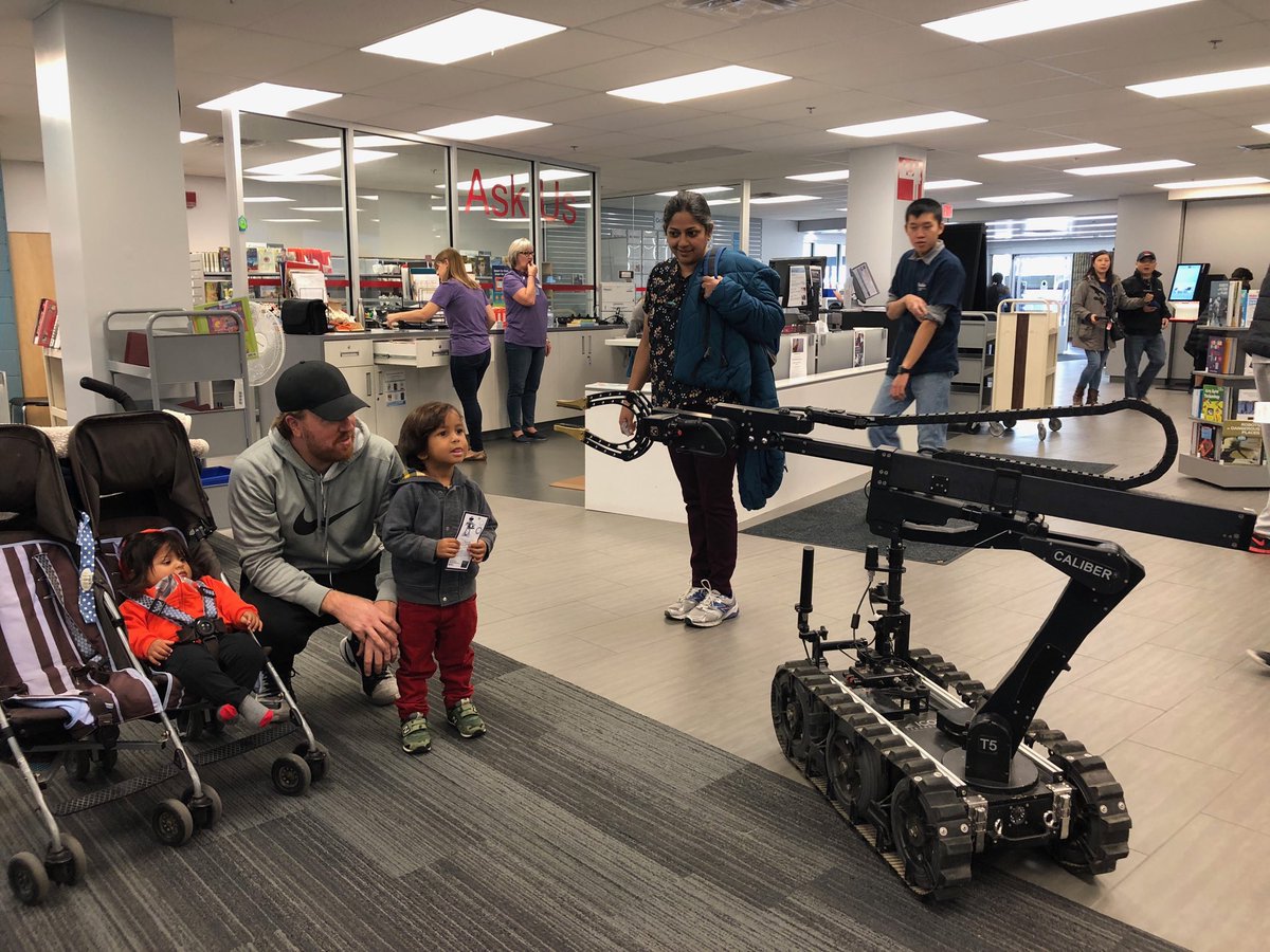 BramptonLibrary's tweet photo. Today! #BLTechFair for all ages until 3pm - Join us!#ChinguacousyBranch #BramptonCivicCentre https://t.co/LckLcrCNKY