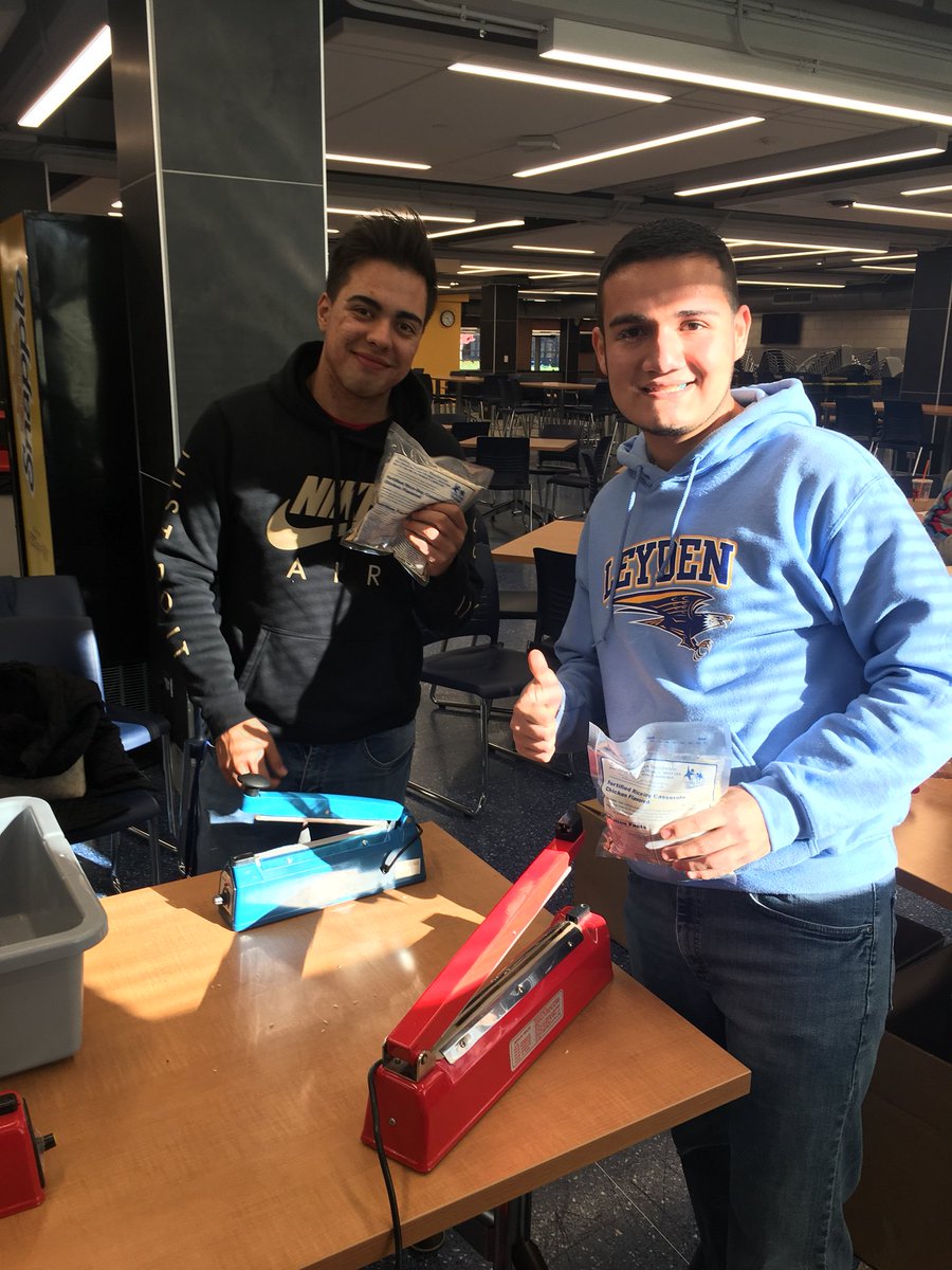 Make a Difference Day 2018! Leyden ExcELLence Club packing food for people in the Philippines. ❤️😊 #leydenpride #makeadifferenceday