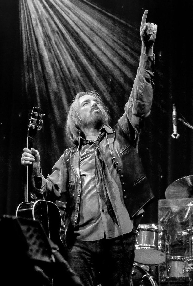 RockHistoryPics's tweet photo. Happy birthday to legend Tom Petty, he would have been 68 today. Born in Gainesville, Florida. He died 10/2/2017 in Santa Monica, California at 66. He has sold more than 80 million records worldwide. #TomPetty #legend https://t.co/zB840F3nfo