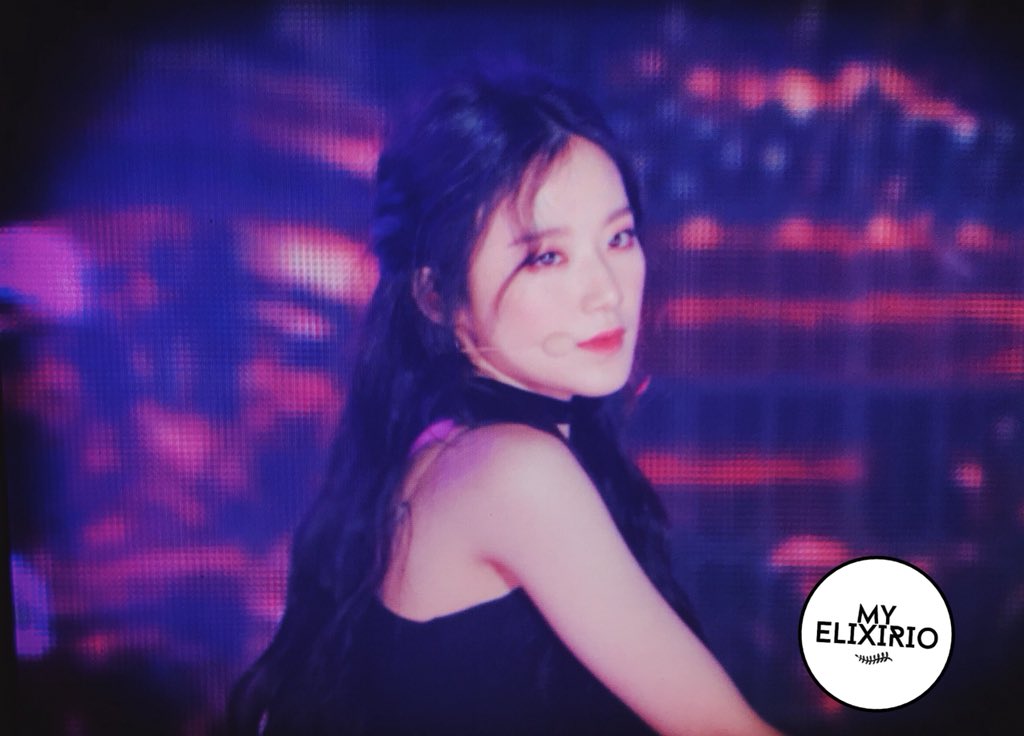 MY_ELIXIRIO's tweet photo. 181020 BOF 

분위기ㄷㄷ 

#슈화 #여자아이들 #shuhua #gidle https://t.co/8ohpNNeaiz