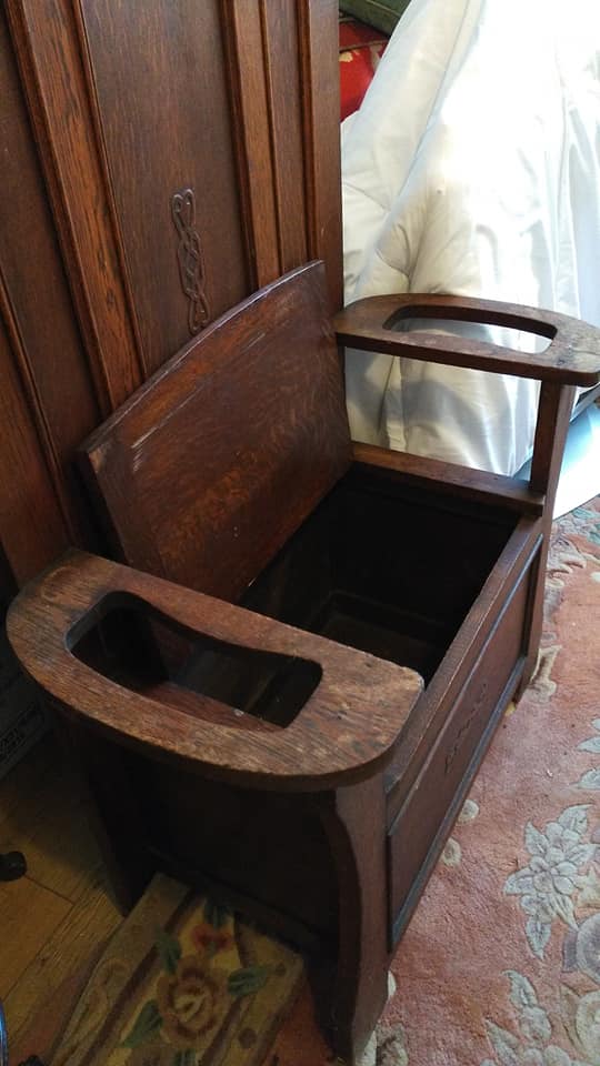 vintagevalleys's tweet photo. #Antique #oak #HallStand with storage in original condition selling to raise funds for #charity #CommunityFurnitureAid  @vintagevalleys https://t.co/NmzsjRUenz #Bridgend can deliver locally for a small charge £120.00 helping furnish homes for people in need across #Southwales https://t.co/kuboVhjmo4