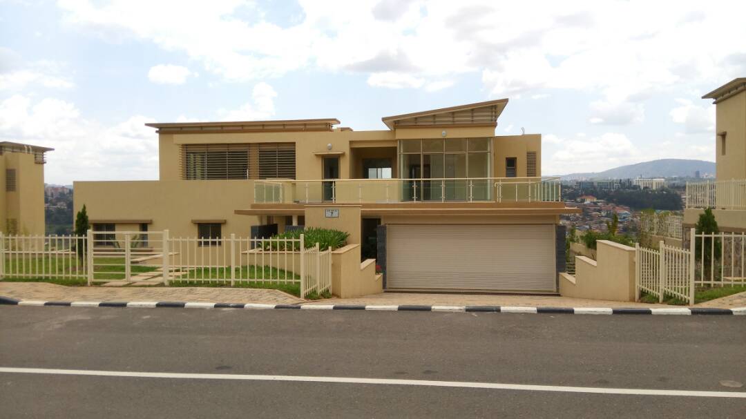 Vision_City2015's tweet photo. One of the houses at VC 4BSD. We work on Saturdays as well come at your free time we take you around for your choice.#Vision_City https://t.co/kEPJkMBwXH