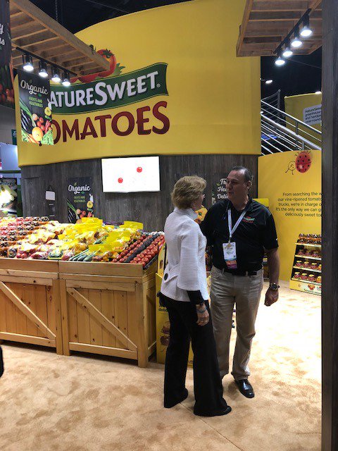 CathyB_PMA's tweet photo. Definitely one of my favorite times of year and thing to do: making the rounds on the @PMA #freshsummit Expo floor! #freshproduce https://t.co/qPASlIpf8p