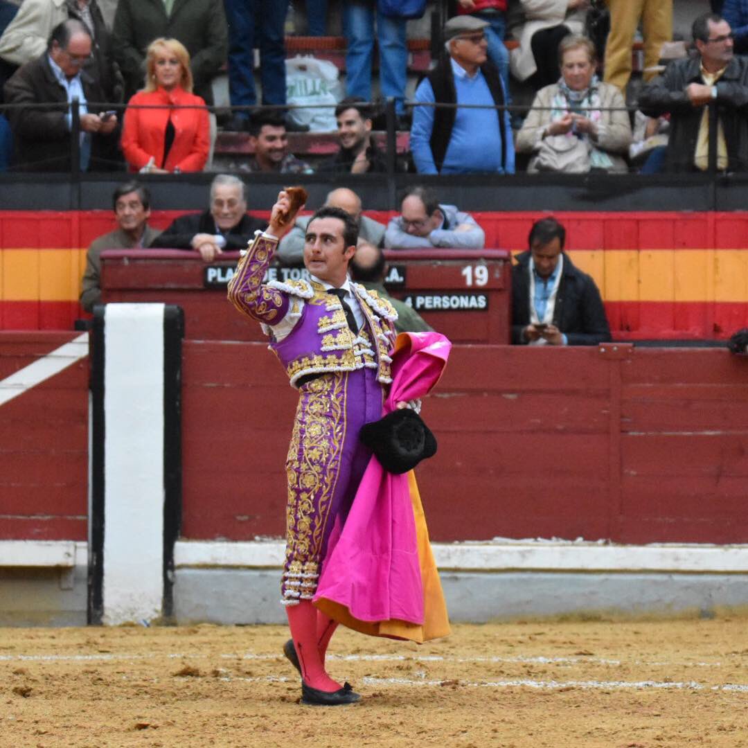 prensaElFandi's tweet photo. Jaén.- Oreja con petición de la segunda para @dfelfandi en el tercero (bis). 

#ElFandi2018 https://t.co/65TuX6XiOS