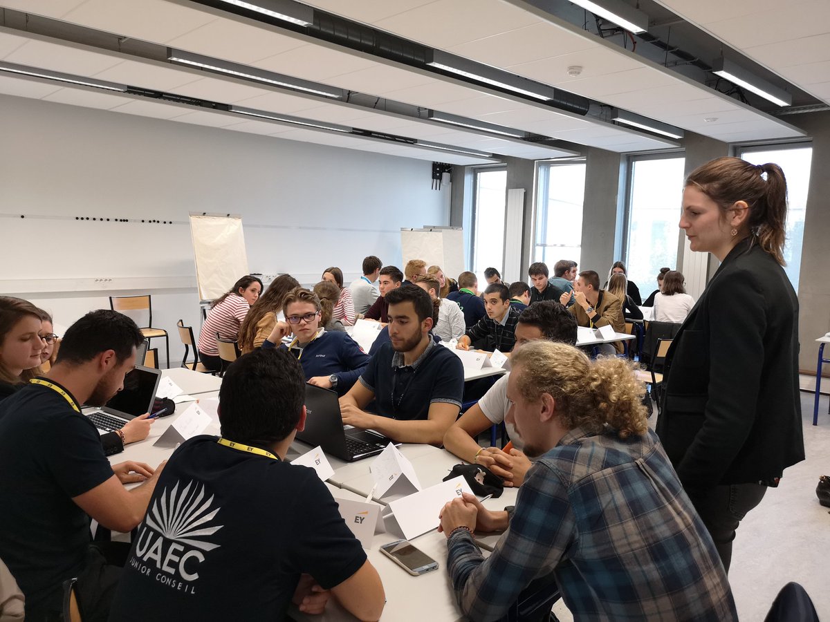 cnje's tweet photo. Notre partenaire @EYRecrute est aux côtés des #JuniorEntrepreneurs pour les aider à construire une équipe performante au sein de leur structure ! #formation #highperformingteam #CRAOUEST18 #CRA18 #WeAreJE https://t.co/VZW7dnirps
